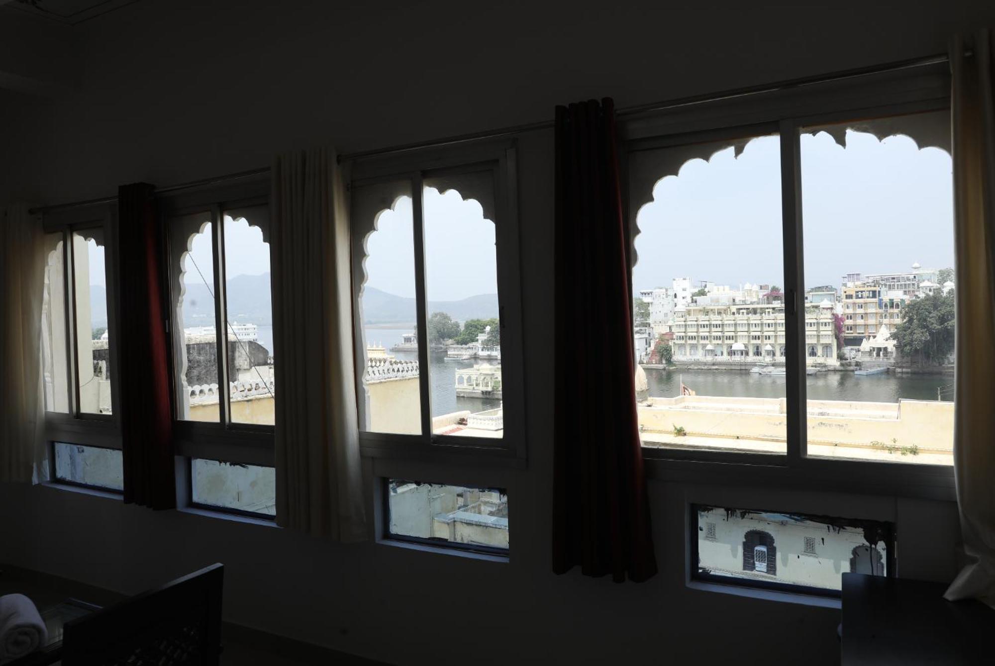 The Mama Hotel - Rooms And Dormitory Udaipur Bagian luar foto