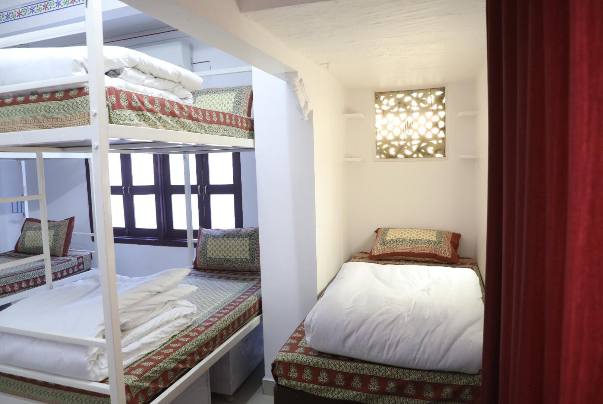 The Mama Hotel - Rooms And Dormitory Udaipur Bagian luar foto