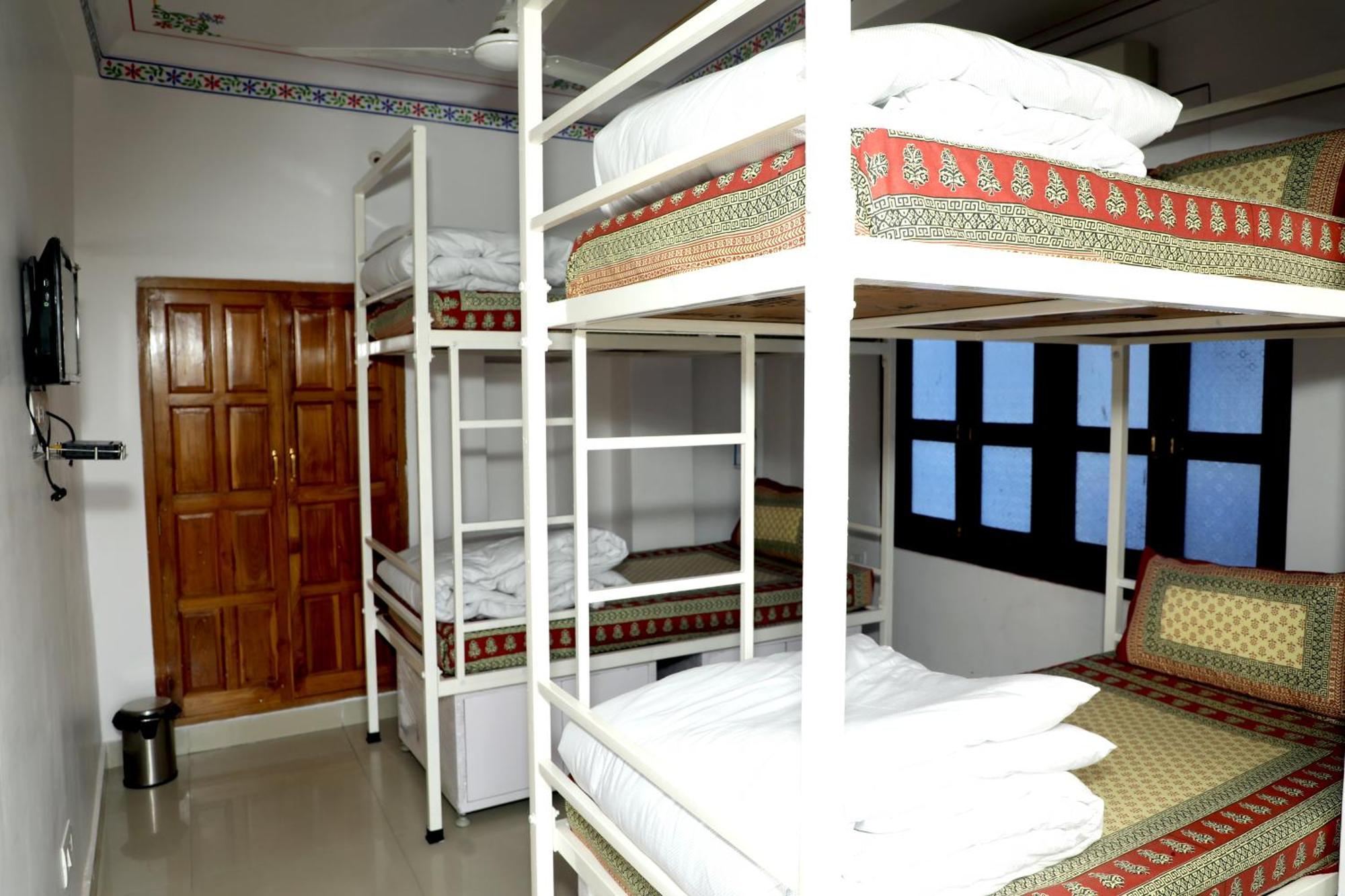 The Mama Hotel - Rooms And Dormitory Udaipur Bagian luar foto