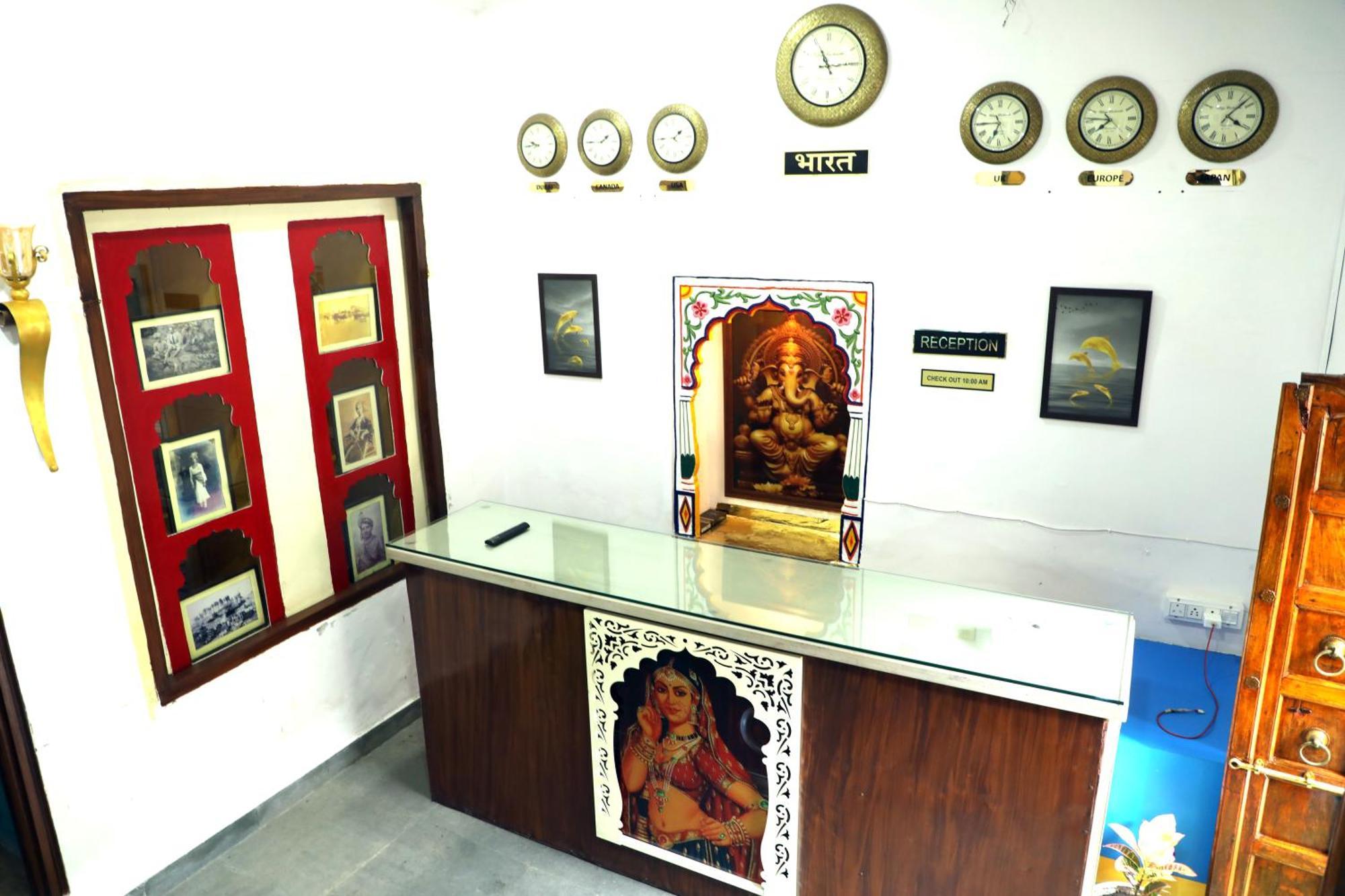 The Mama Hotel - Rooms And Dormitory Udaipur Bagian luar foto