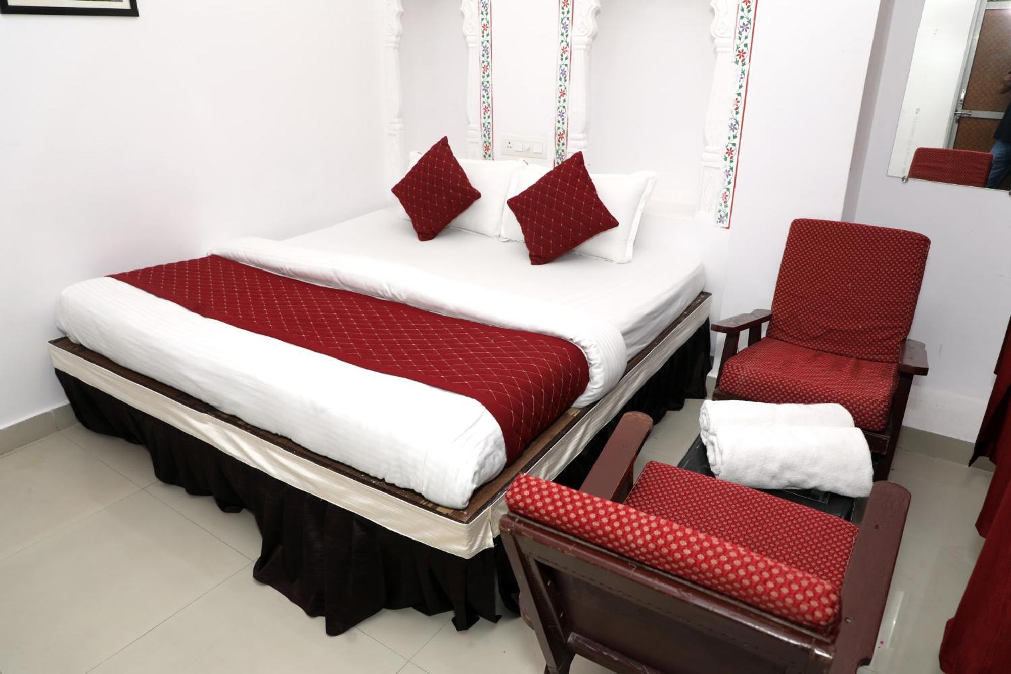 The Mama Hotel - Rooms And Dormitory Udaipur Bagian luar foto