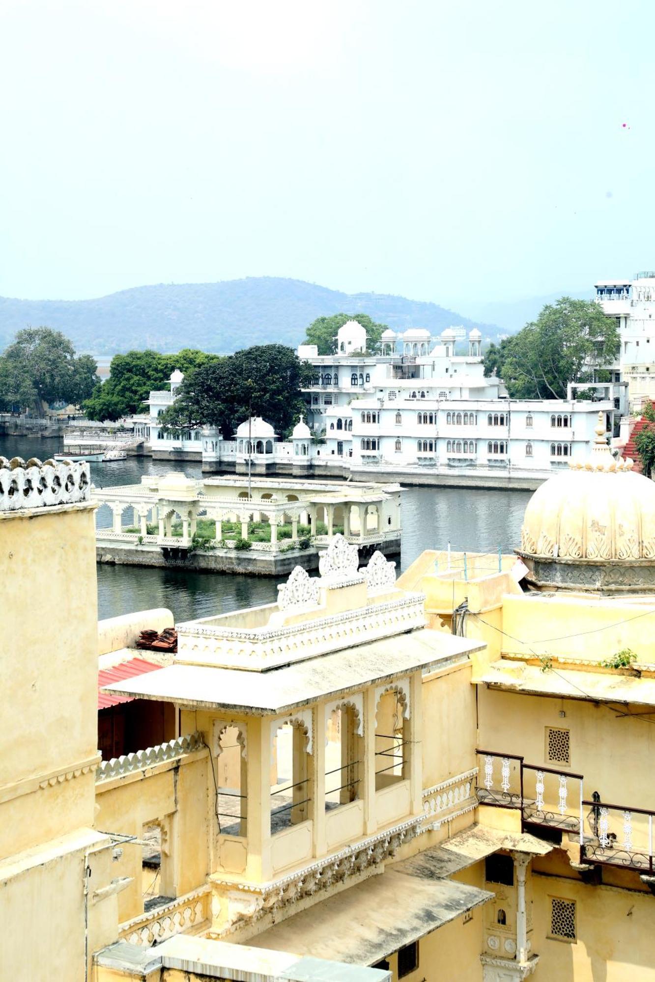 The Mama Hotel - Rooms And Dormitory Udaipur Bagian luar foto