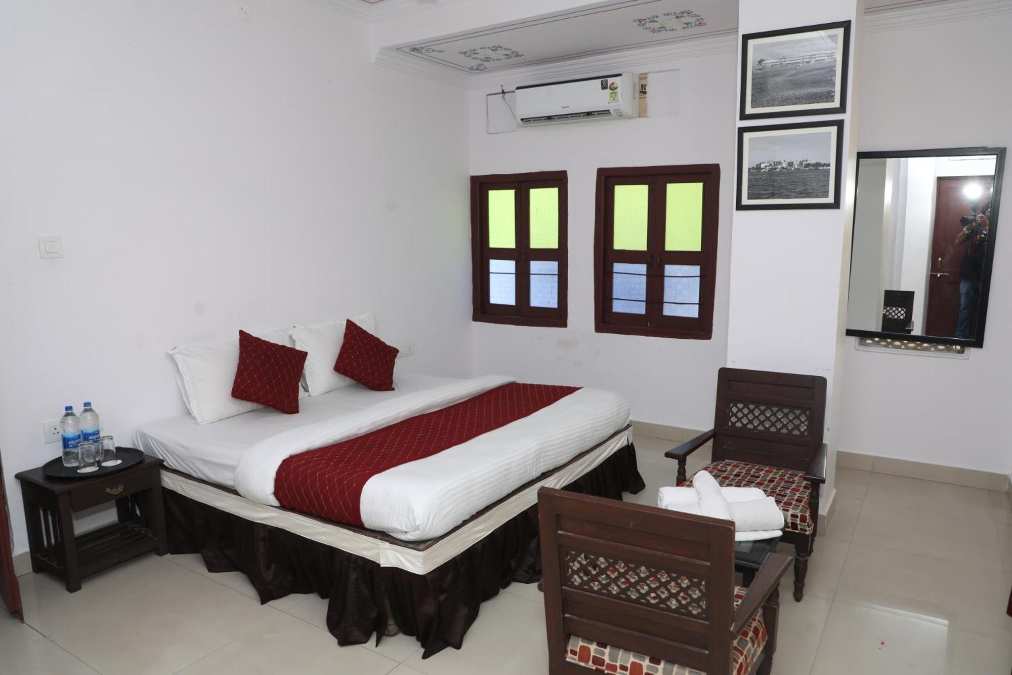 The Mama Hotel - Rooms And Dormitory Udaipur Bagian luar foto