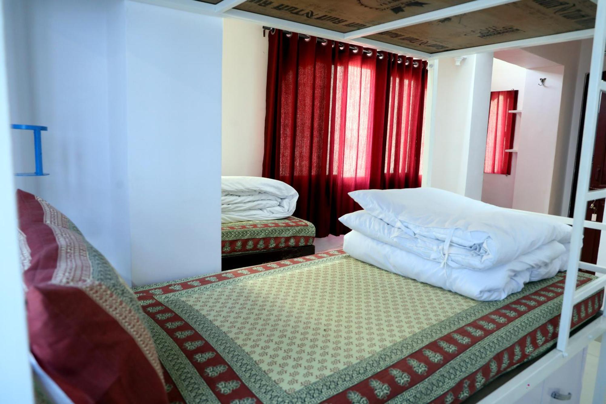 The Mama Hotel - Rooms And Dormitory Udaipur Bagian luar foto