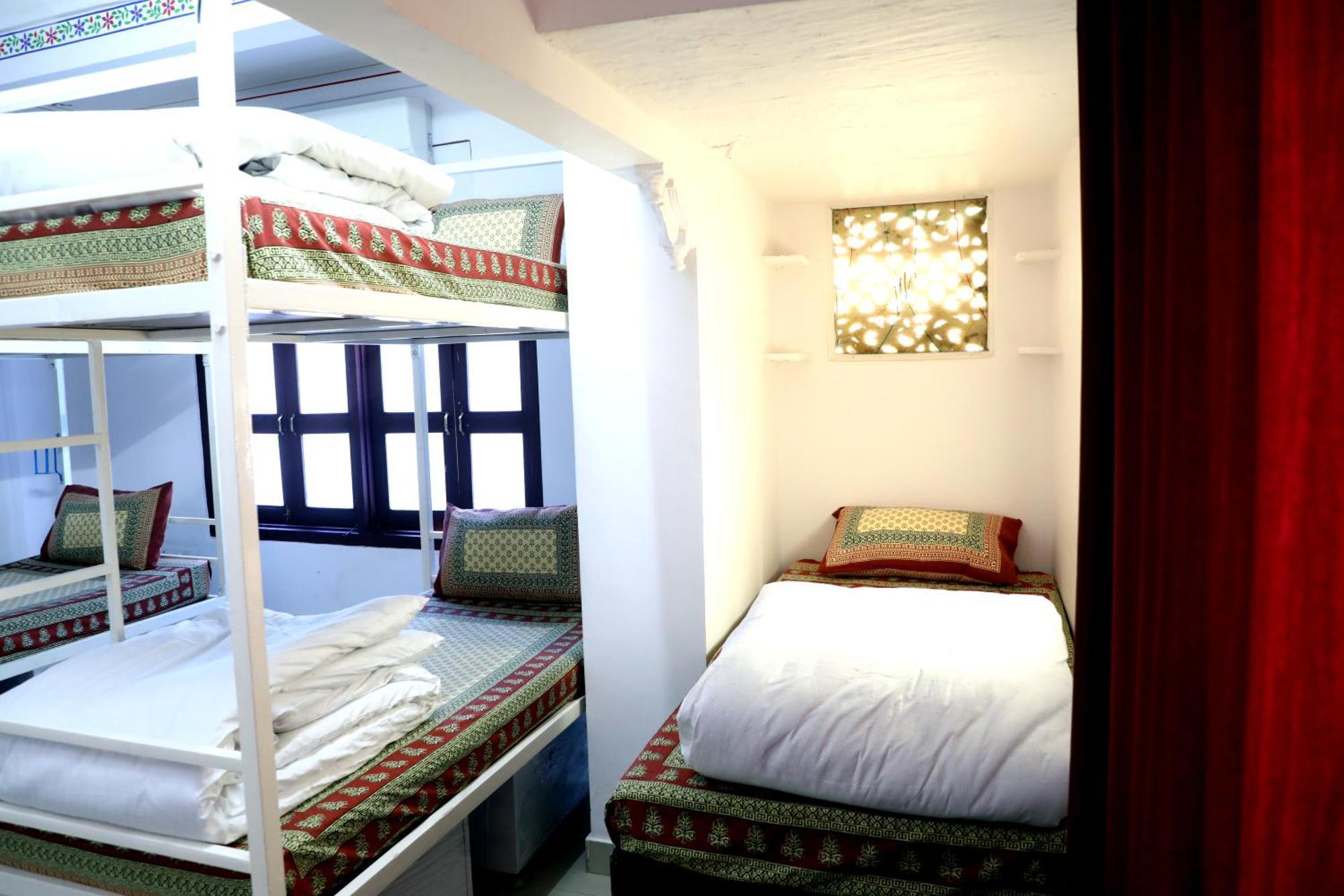 The Mama Hotel - Rooms And Dormitory Udaipur Bagian luar foto