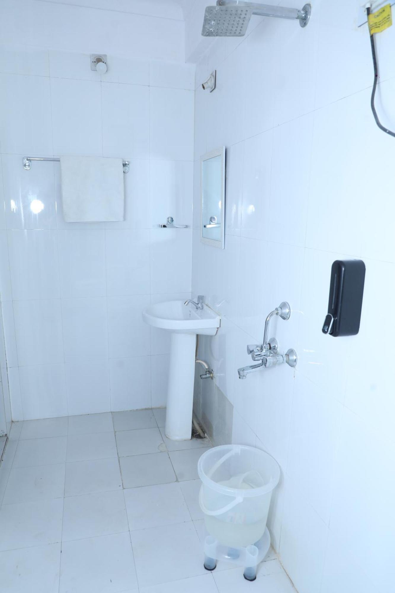 The Mama Hotel - Rooms And Dormitory Udaipur Bagian luar foto